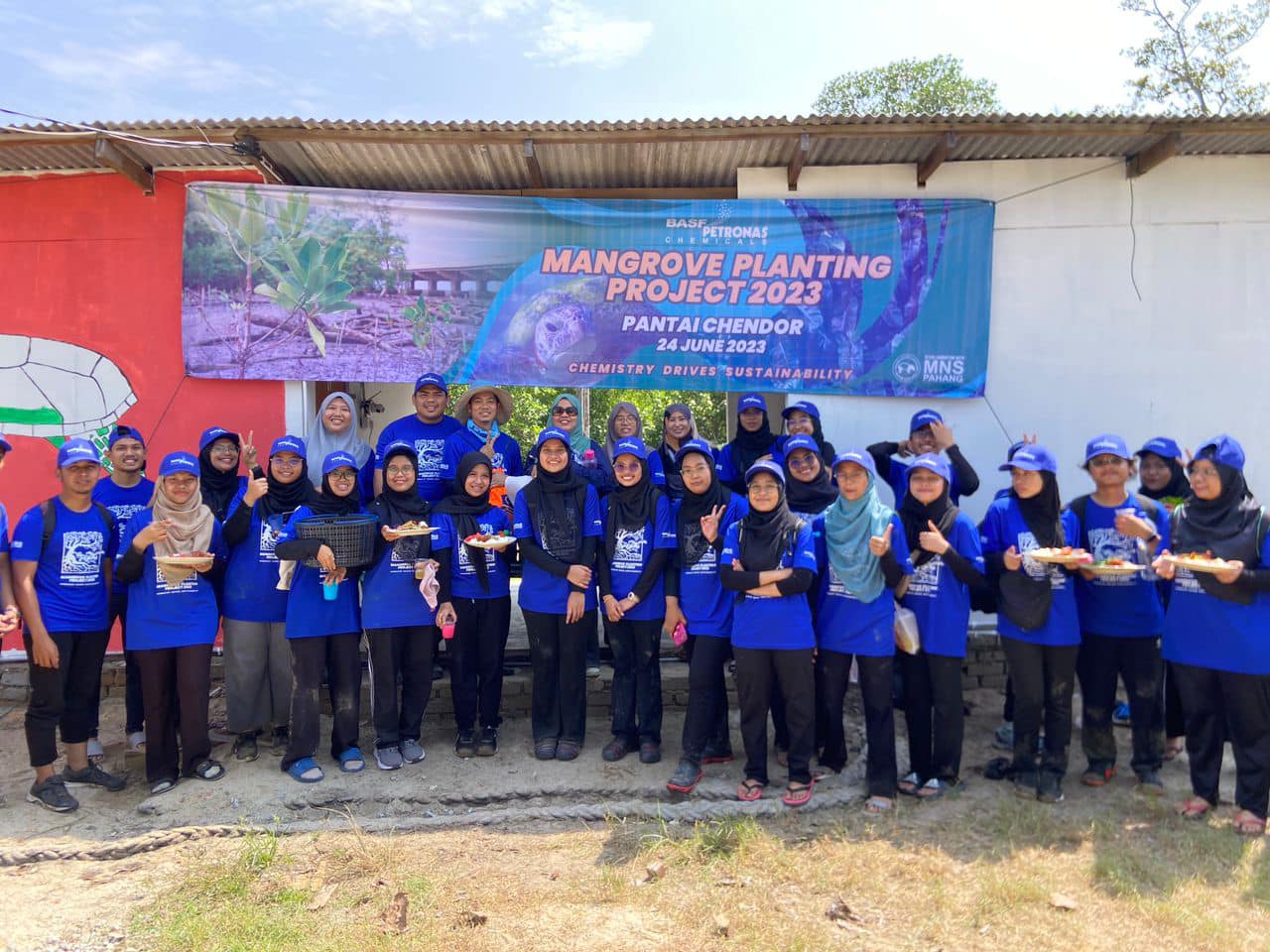 FTKKP STAFF AND STUDENTS VOLUNTEER AT BASF PETRONAS CHEMICALS MANGROVE PLANTING PROJECT 2023